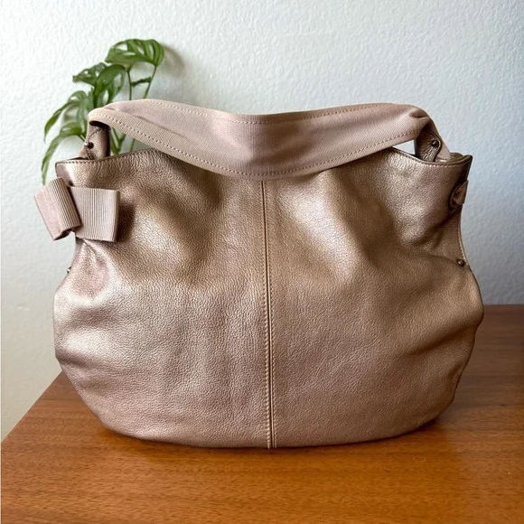 ♦️SOLD♦️ Salvatore Ferragamo Metallic Gold Beige Leather Bow Hobo Bronze Bag - Picture 2 of 16